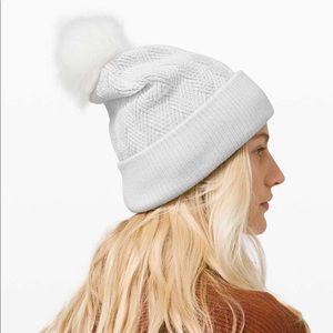 lululemon pompom winter hat
